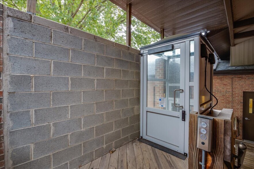 More Photos Of 59 E Mill Rd, Long Valley Office For Sale