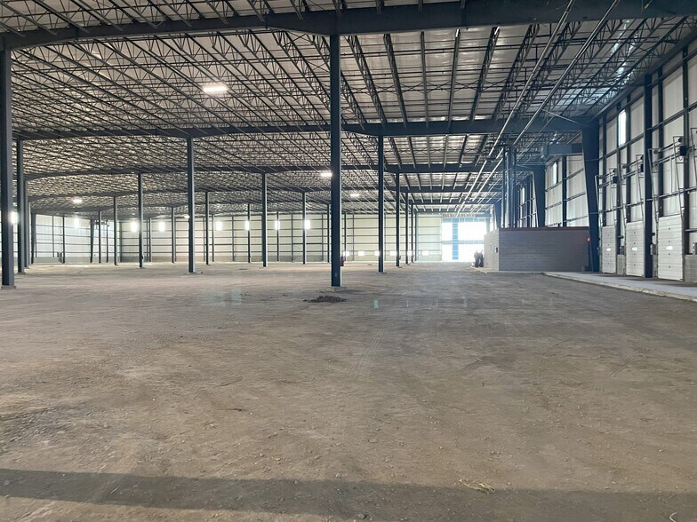 More Photos Of 8645 Aviation Dr, Fort Wayne Warehouse For Sale