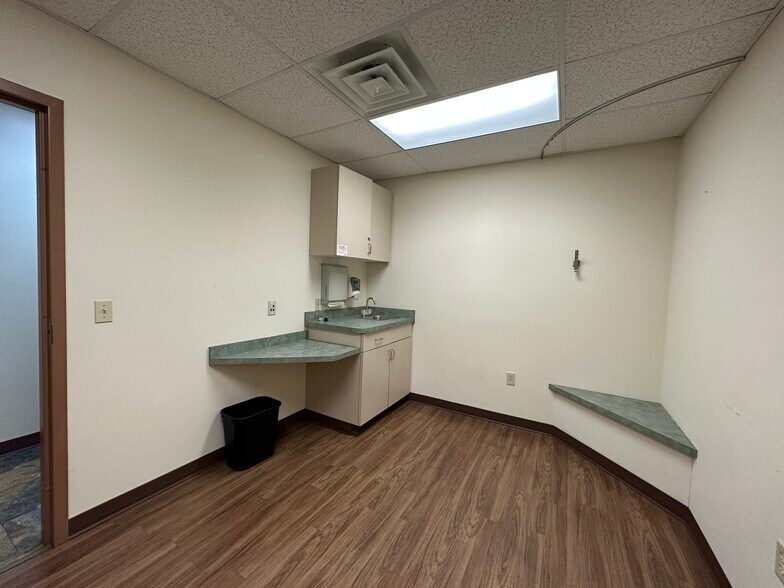 More Photos Of 1355 W Main St, Bellevue Office For Lease