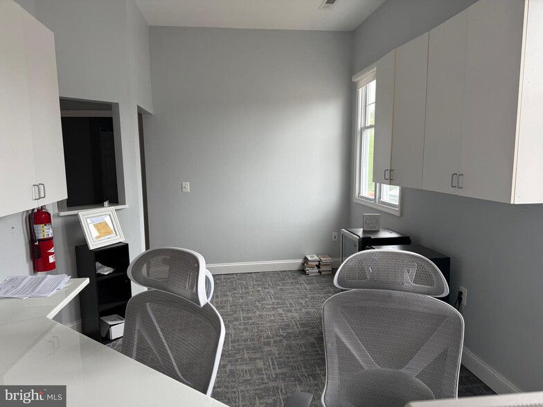 More Photos Of 225 Town Square Dr, Lusby Medical For Lease