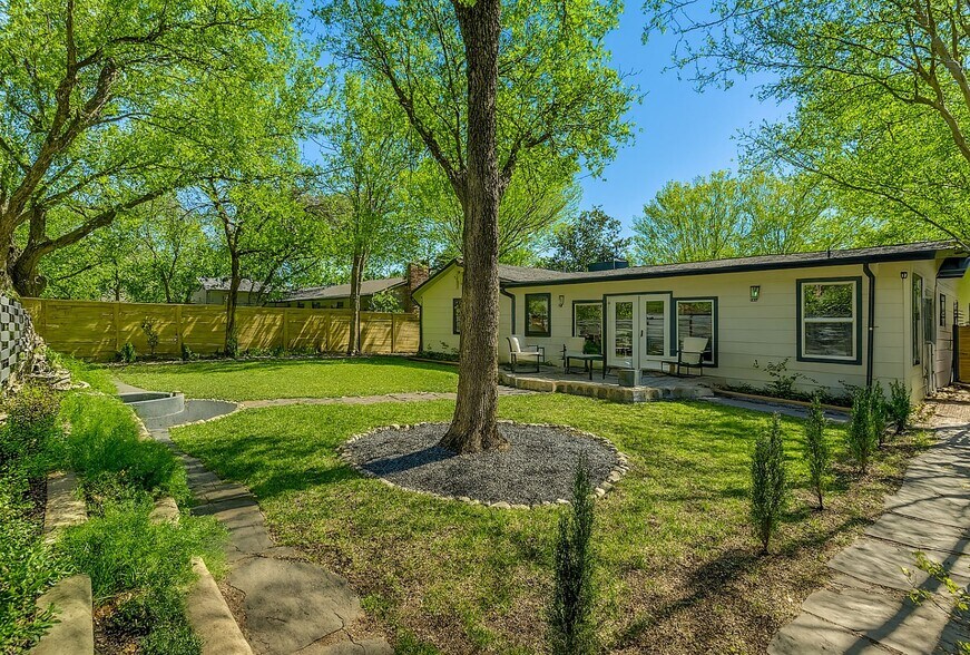 More Photos Of 7002 Whispering Oaks Dr, Austin Specialty For Sale