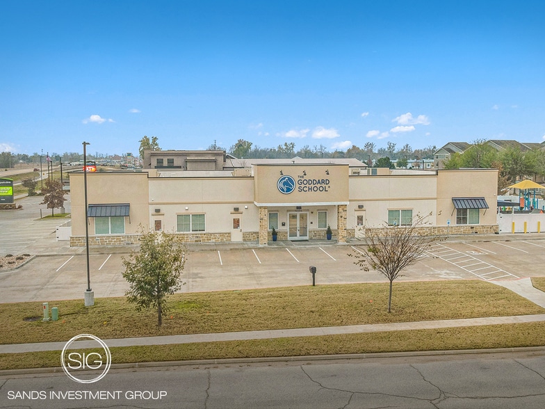 Primary Photo Of 12606 S Memorial Dr, Bixby Schools For Sale