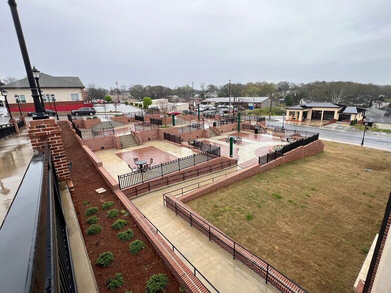 More Photos Of 79 E Main St, Buford Storefront For Sale