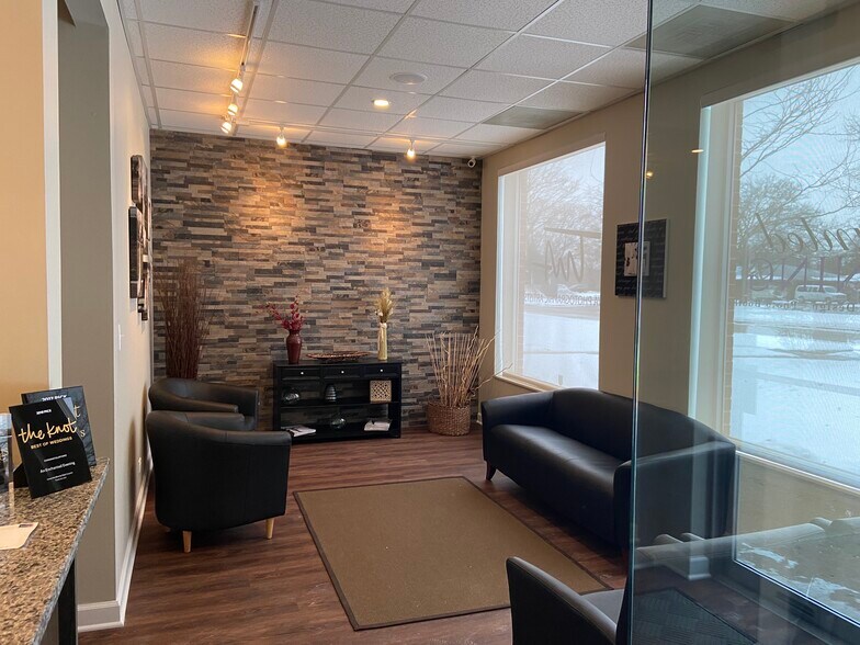 More Photos Of 4300 Lincoln Ave, Rolling Meadows Showroom For Sale