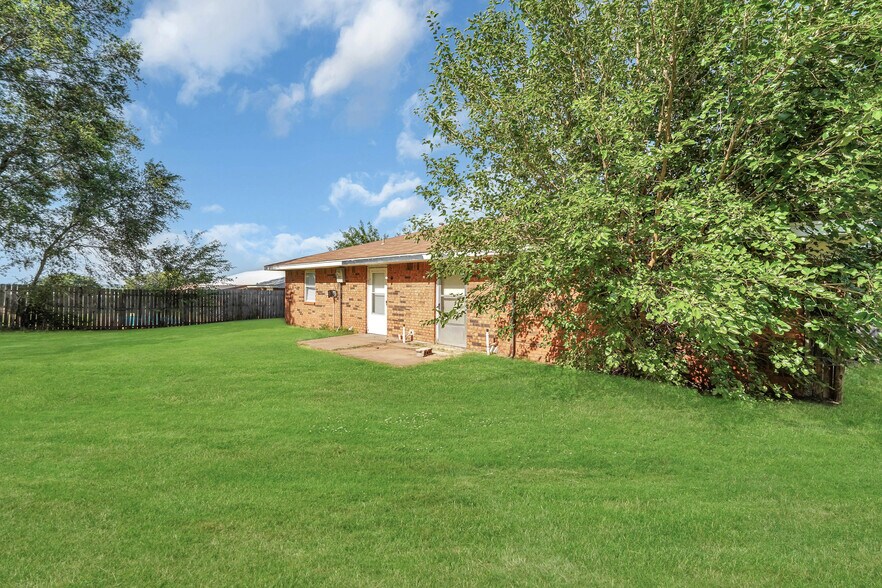 More Photos Of 418 N Electra St, Sayre Apartments For Sale