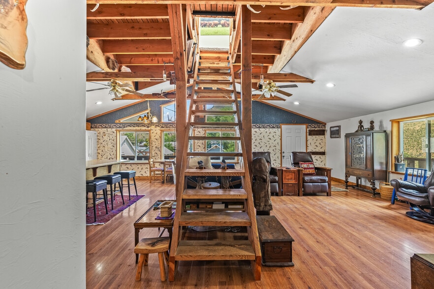 More Photos Of 302 Berger St, Riggins Apartments For Sale