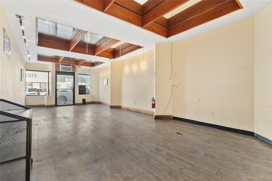 More Photos Of 1048 W Beech St, East Atlantic Beach Apartments For Lease