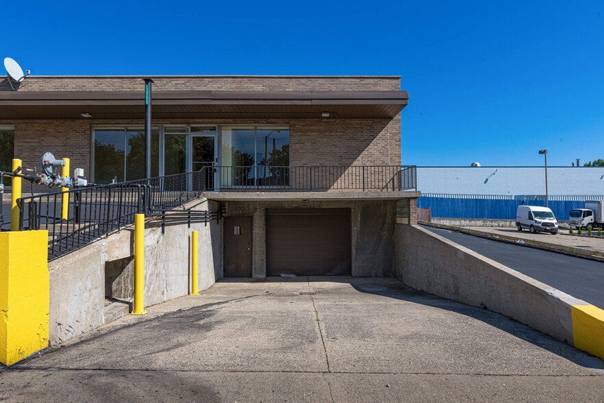 More Photos Of 3040-3050 S Kettering Blvd, Moraine Freestanding For Sale