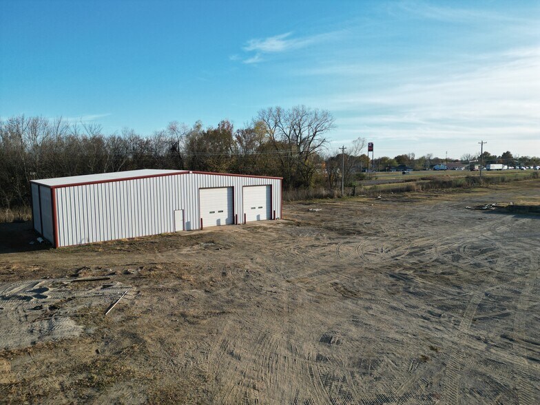 More Photos Of 28677 Amah Pkwy, Claremore Manufacturing For Lease
