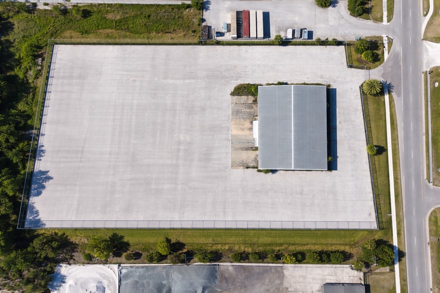 More Photos Of 1350 Starkey Rd, Largo Warehouse For Lease
