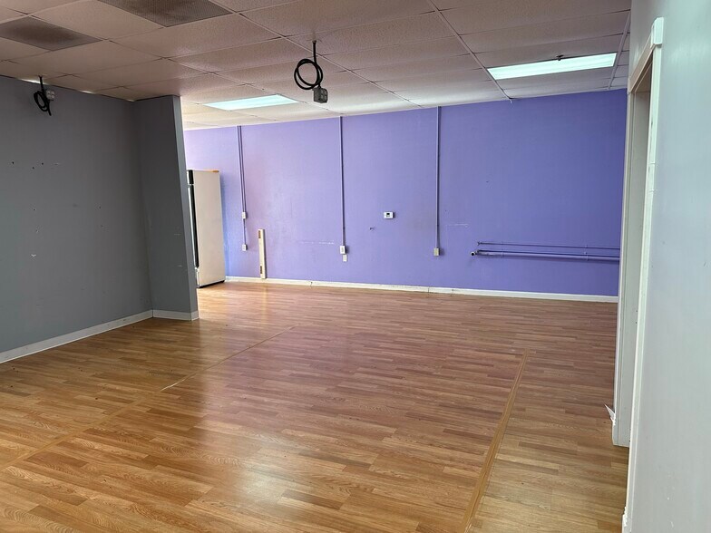 More Photos Of 241-249 W Pacheco Blvd, Los Banos Office For Lease