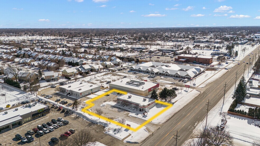 More Photos Of 40696 Garfield Rd, Clinton Township Veterinarian Kennel For Lease
