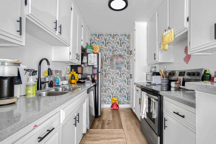 More Photos Of 8011 Romaine St, Los Angeles Apartments For Sale