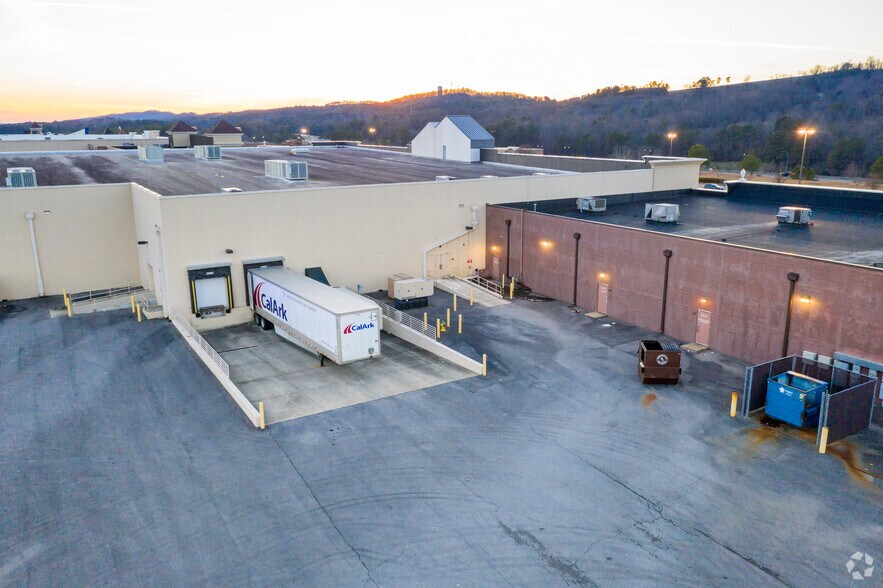 More Photos Of 5000-5084 Pinnacle Sq, Birmingham Storefront For Lease