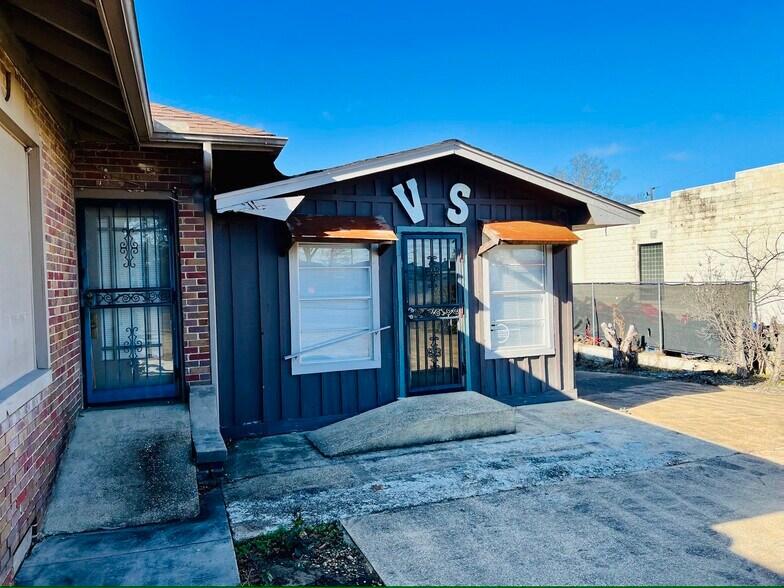 More Photos Of 303 S Second St, Booneville Medical For Sale