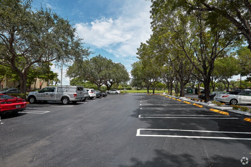 More Photos Of 580 Village Blvd, West Palm Beach Medical For Lease