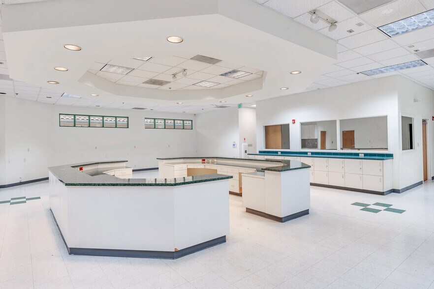 More Photos Of 222 I St, Los Banos Office For Lease