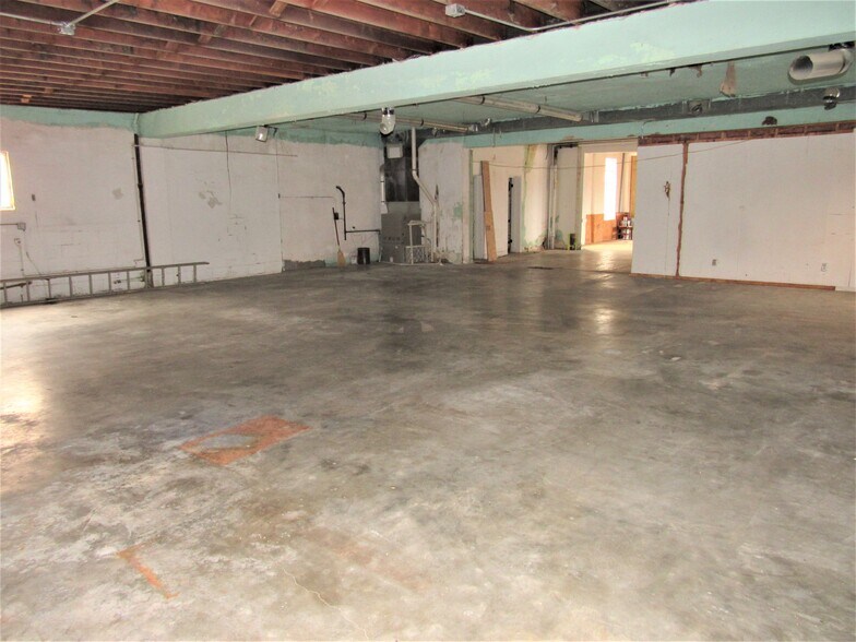 More Photos Of 1850 E Broadway, Alton Office Residential For Sale