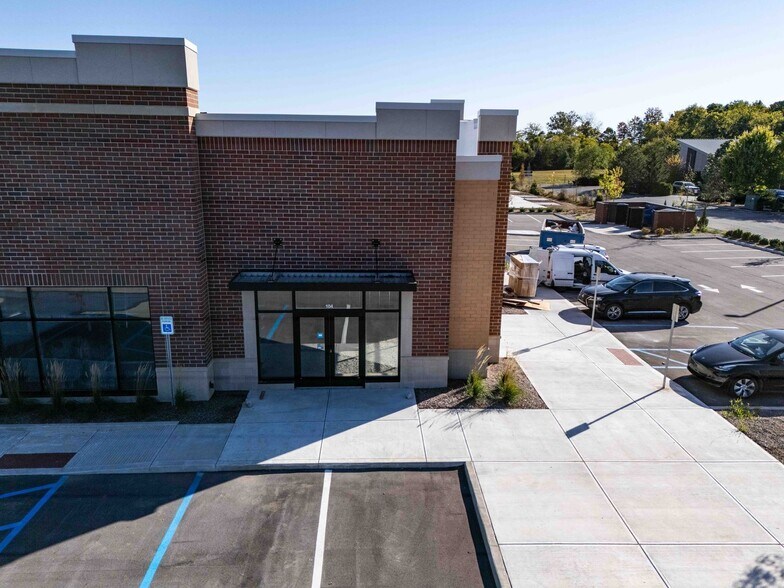 More Photos Of 17576 Alba Ln, Westfield Storefront For Lease