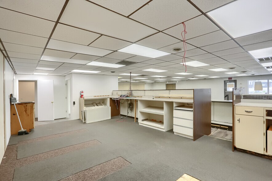 More Photos Of 708 Ekastown Rd, Sarver General Retail For Sale