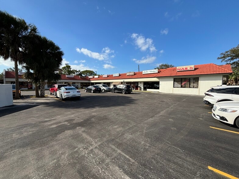 More Photos Of 10823 Tamiami Trl N, Naples Unknown For Lease