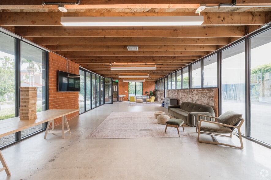 More Photos Of 12820 Panama St, Los Angeles Showroom For Lease