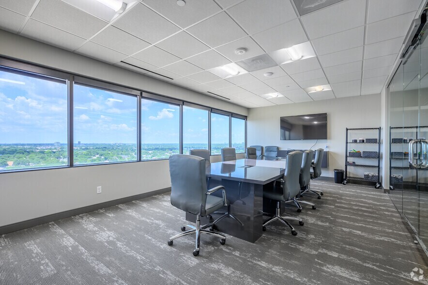 More Photos Of 8111 Lyndon B Johnson Fwy, Dallas Office For Lease