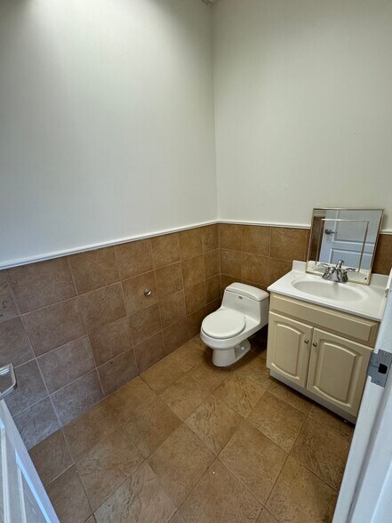 More Photos Of 3 Whale Sq, Brooklyn Warehouse For Lease