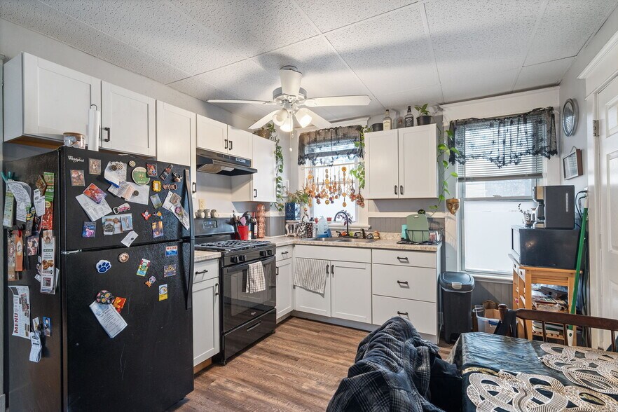 More Photos Of 1524 Van Vranken Ave, Schenectady Bar For Sale