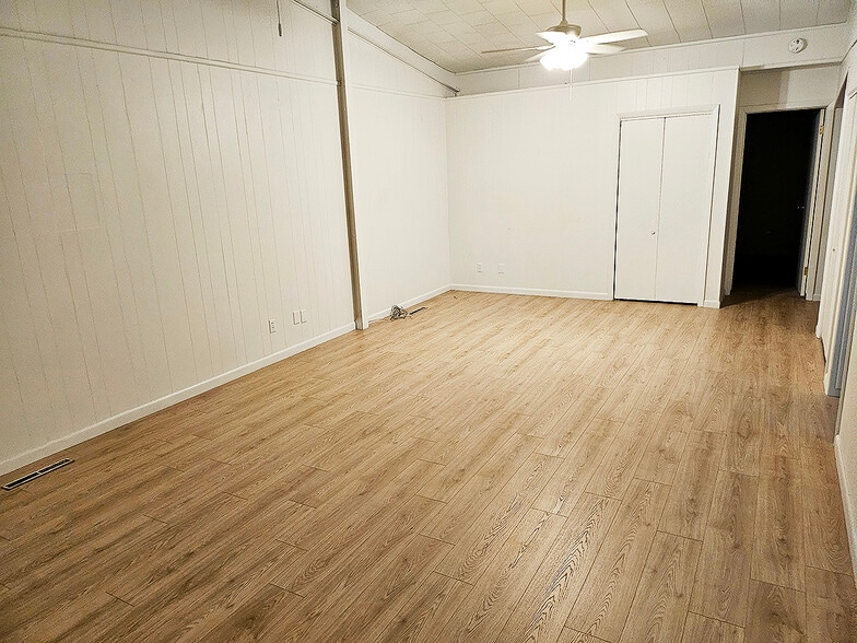 More Photos Of 540 S Main St, Galva Storefront Retail Residential For Sale