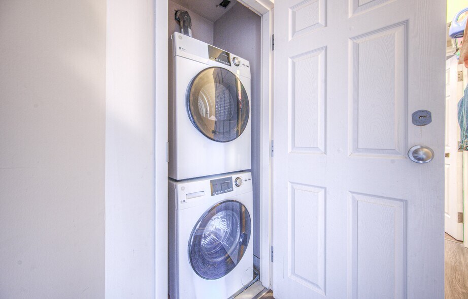 More Photos Of 172 Regina St N, Waterloo Apartments For Sale