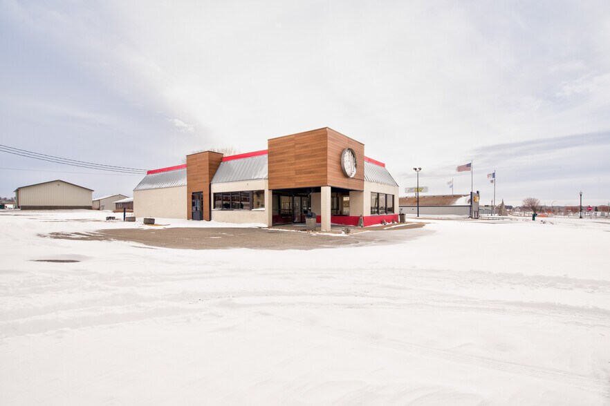 More Photos Of 2209 Circle Dr W, Spirit Lake Fast Food For Sale