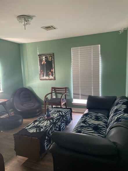 More Photos Of 4701 Downman Rd, New Orleans Bar For Lease