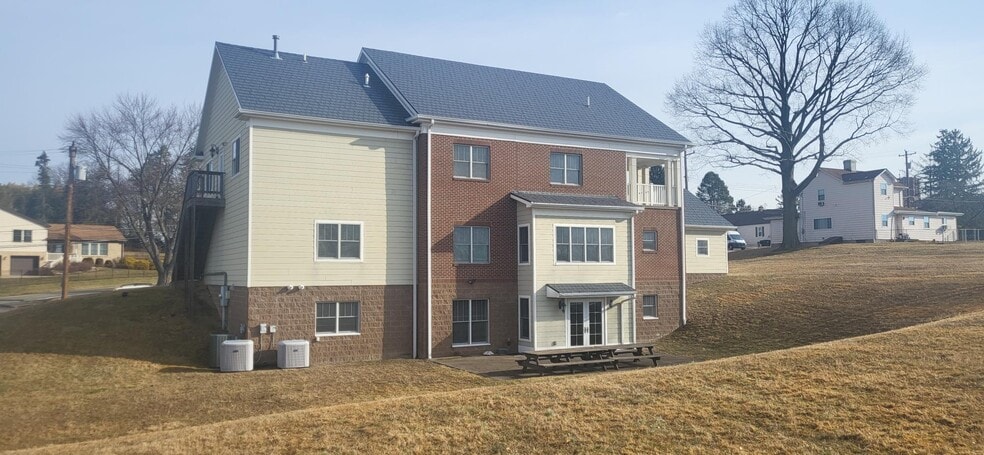 More Photos Of 221 Felician Dr, Moon Twp Apartments For Sale