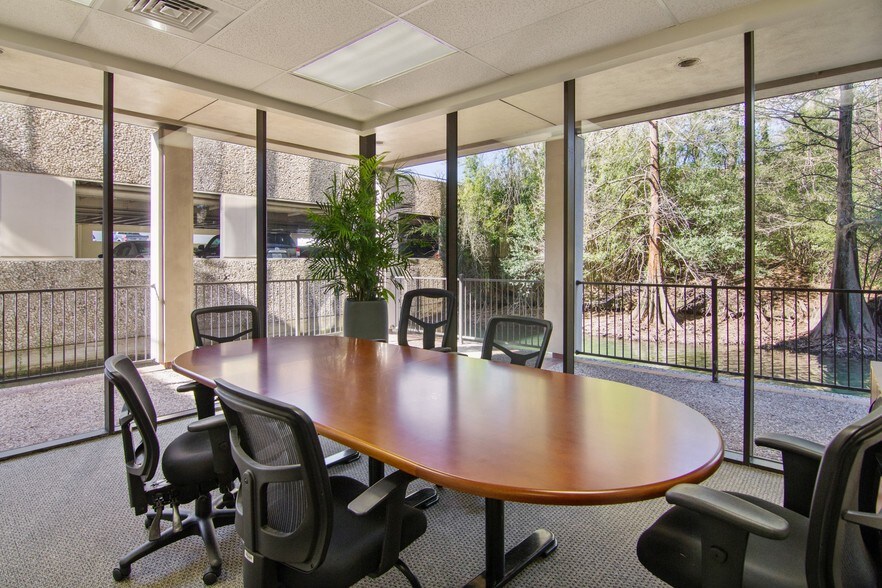 More Photos Of 2020 N Loop Fwy W, Houston Office For Lease