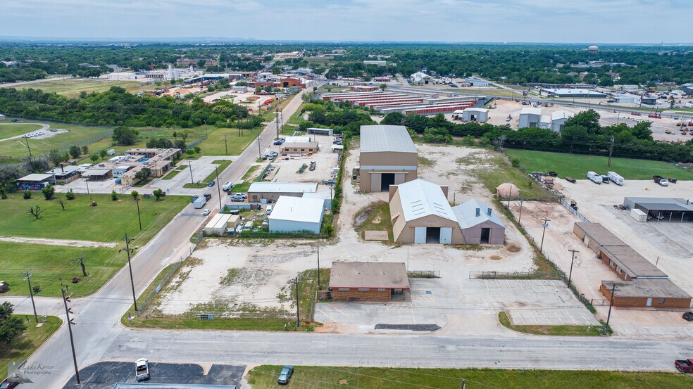 More Photos Of 2424 Oak St, Abilene Warehouse For Sale