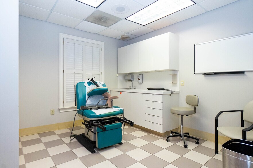 More Photos Of 120 Trinity Pl, Athens Medical For Sale
