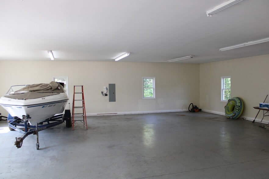 More Photos Of 674 Main St, Portland Marina For Sale