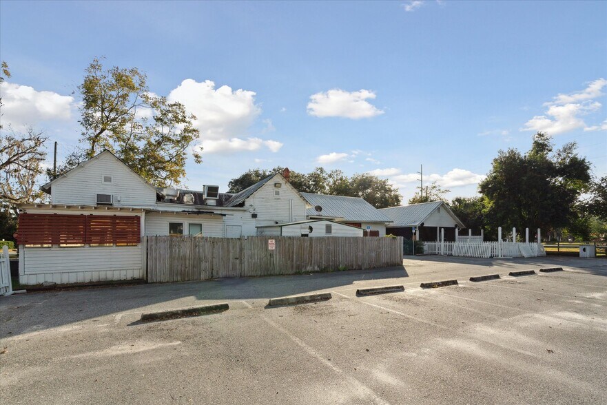 More Photos Of 115 NW 1st St, Trenton Restaurant For Sale