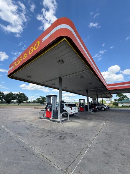 More Photos Of 339 US-82, Greenwood Service Station For Sale