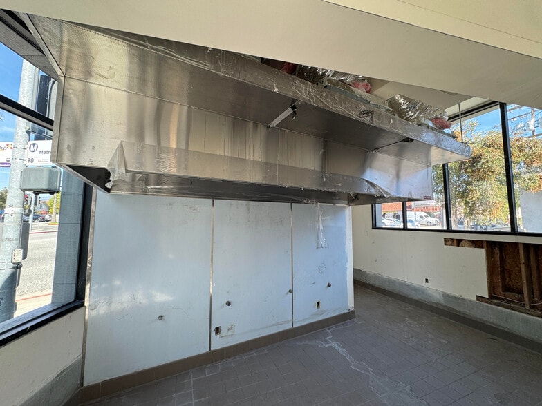 More Photos Of 500 S Glendale Ave, Glendale General Retail For Lease