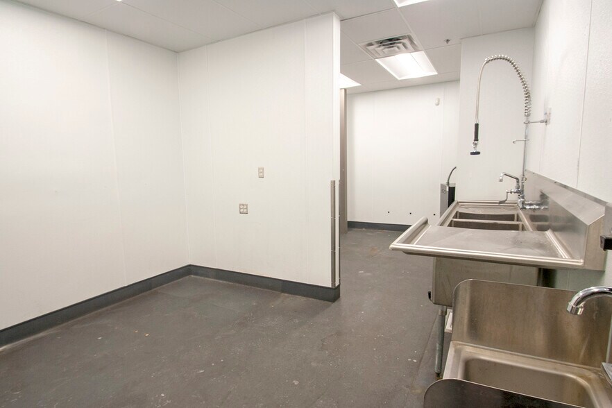 More Photos Of 300 Snelling Ave S, Saint Paul Storefront Retail Office For Lease