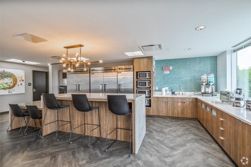 More Photos Of 1187 Thorn Run Rd, Moon Township Office For Sale