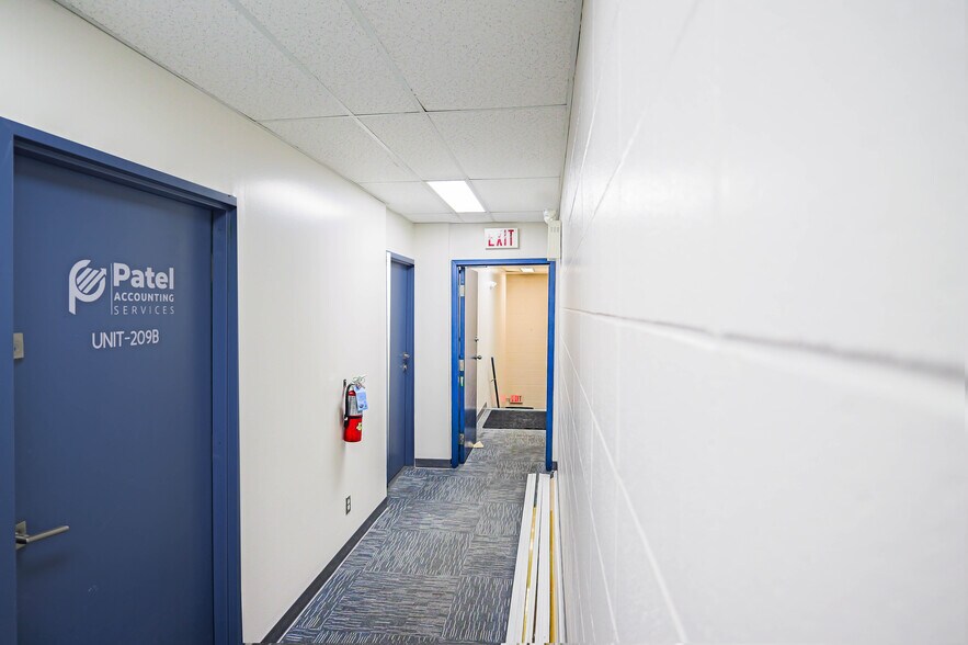 More Photos Of 3460 93 St NW, Edmonton Office For Lease