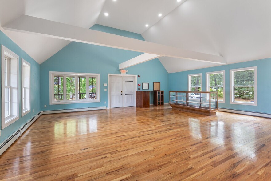 More Photos Of 204 Gray Rd, Cumberland General Retail For Sale