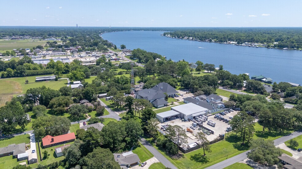 More Photos Of 2500 False River Dr, New Roads Office For Sale