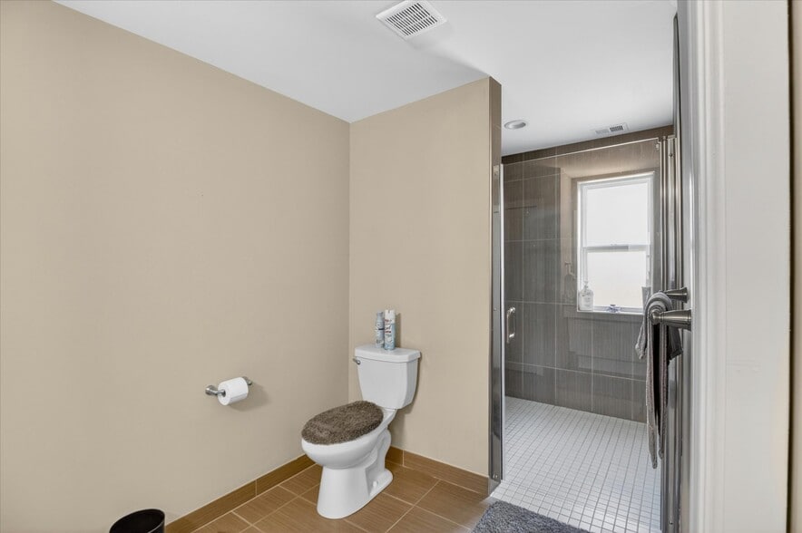 More Photos Of 26640 Orchard Lake Rd, Farmington Hills Apartments For Sale
