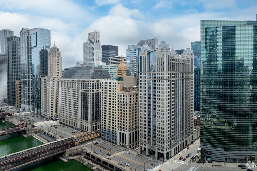 More Photos Of 225 W Wacker Dr, Chicago Office For Sale