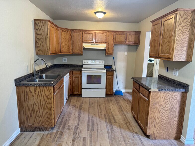 More Photos Of 111 W Hird St, Gainesville Apartments For Sale