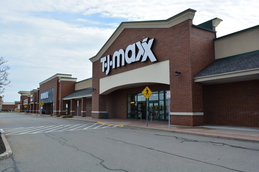 More Photos Of 913-1070 Holt Rd, Webster Unknown For Lease